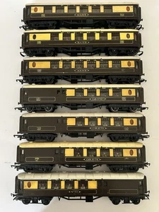 00 Gauge Rake of 7 Early Triang Pullman Coaches (short) - Chocolate and Cream - Picture 1 of 14