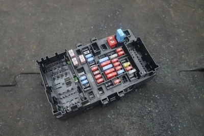 Оригинальный распределительный блок коробки предохранителей 23200663 для Cadillac Escalade ESV 2015 - Изображение 1 из 3