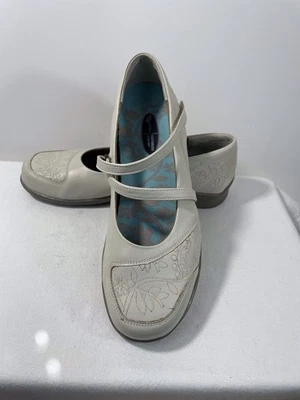 Aetrex Ivory Leather Embroidered Mary Janes Size 8.5 M - Image 1 of 4
