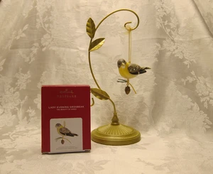 Hallmark Ornament "Schönheit der Vögel" Lady Evening Grosbeak 2021 - Bild 1 von 9