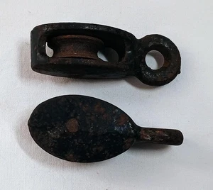 Lote de dos pequeñas poleas antiguas de hierro fundido vintage - Imagen 1 de 7