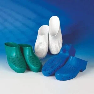 Calzuro Surgical Clogs Closed Surface Anti-Static Non-Slip Autoclavable - Picture 1 of 3