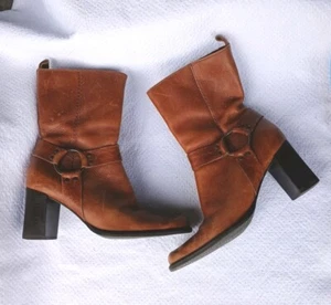 Womens BASS BOOTS size 8.5M Lt Brown Leather LOWRIDER Zip 2 1/2" Heels  - Picture 1 of 7