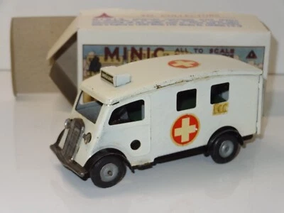 Triang Minic 75M SHORT BONNET AMBULANCE - Image 1 of 4