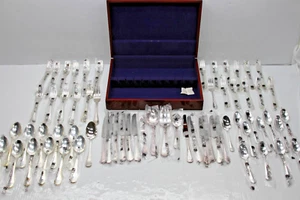 64-teiliges Lorena Garcia 18/10 Versilbertes Besteckset mit Box - SRVC für 12 - Fleurette - Bild 1 von 21