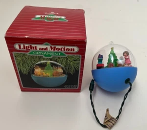 Hallmark Keepsake Vintage 1988 Light and Motion Ornament Parade of the Toys - Bild 1 von 4