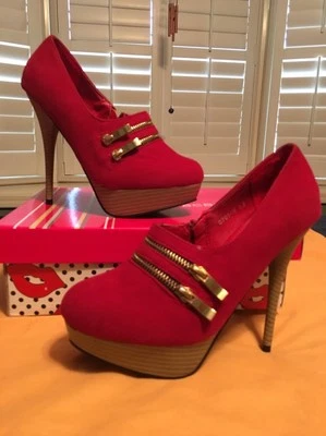 'NEW' Red Kiss Gold Top Zipper Embellished Heels NM - Image 1 of 4
