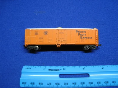 N Scale Atlas Pacific Fruit Express Reefer - Freight Train - Image 1 of 4