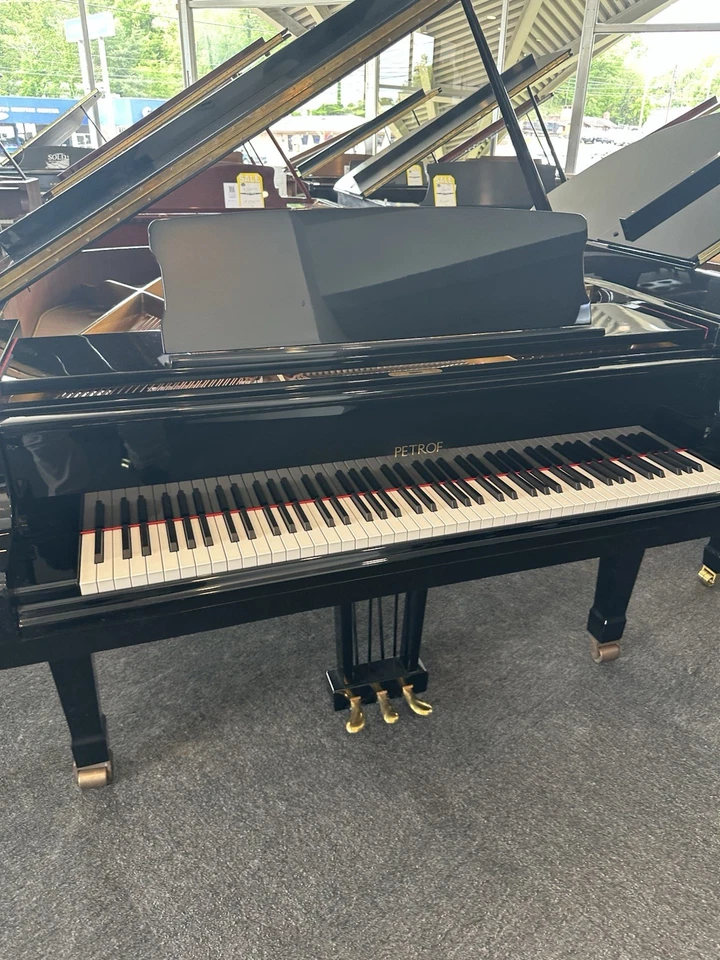 Piano de cola para bebé Petrof blanco de 5'3"". V 0001 Blanco #521525 Excelente con Valoración Foto 1 de 4