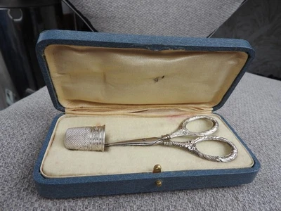nécessaire couture ancien Paire de Ciseaux à Broder DE à coudre Argent BRODEUSE - Photo 1/4