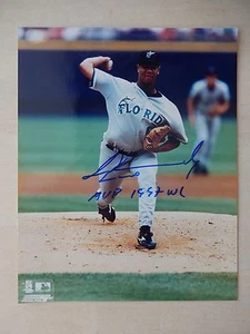 Fotografía autografiada de Livan Hernández de 8"" X 10 - Imagen 1 de 2