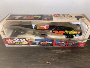 UNGEÖFFNET: R/C 1:16 Auto 1992 T-Bird New Bright #28 NASCAR Davey Allison - Bild 1 von 3