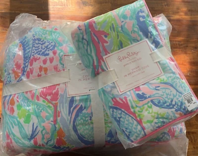 *Pottery Barn Kids Lilly Pulitzer Reversible Mermaid Cove Twin Comforter &Sham - Image 1 of 4