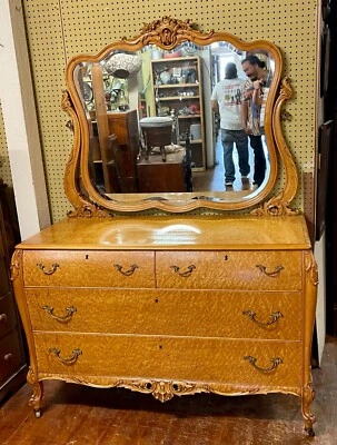 Cofre de arce Widdicomb Birdseye con espejo Foto 1 de 4