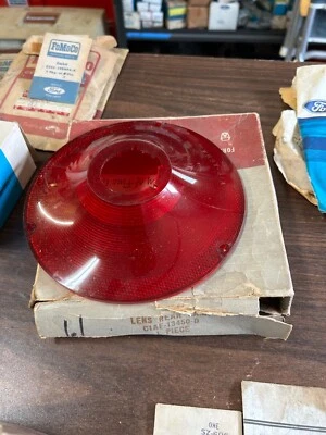Ford Galaxie Sunliner Starliner 1961 61 NOS luz trasera lente C1AF-13450-D Foto 1 de 4