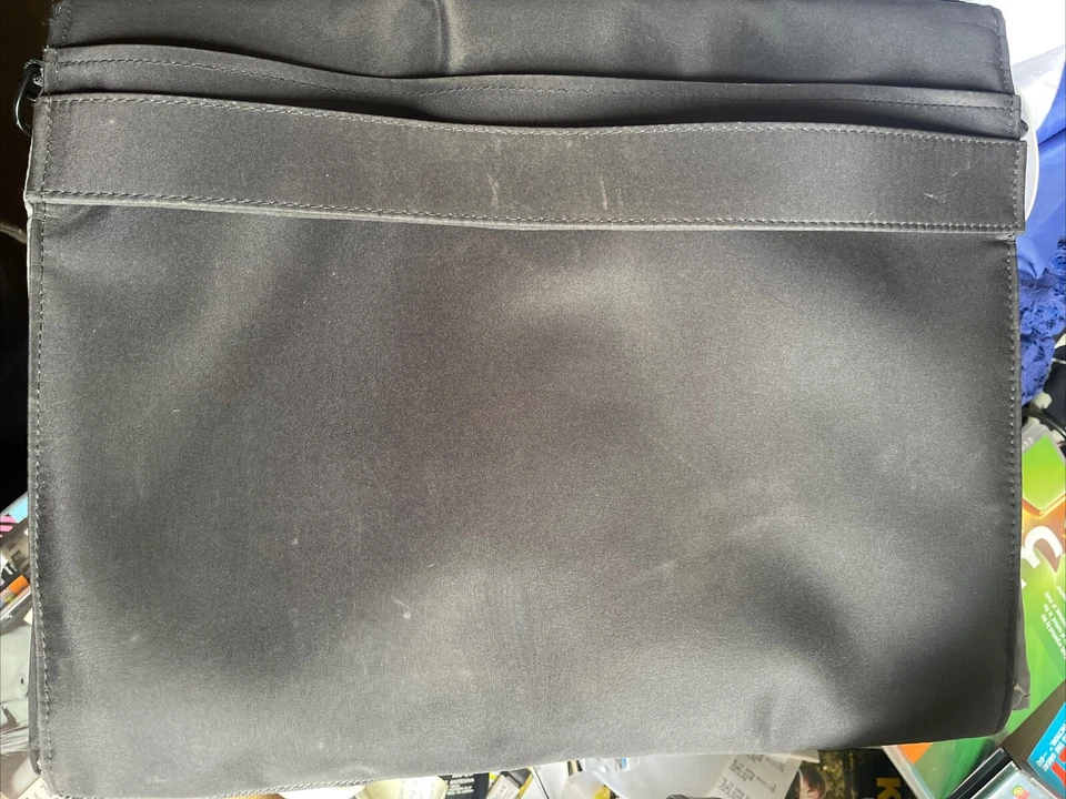 Funda para portátil Ne Belkin con correa para el hombro Foto 1 de 1