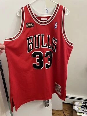Mitchell & Ness Chicago Bulls Scottie Pippen #33 Finals Authentic XL 1997 Jersey - Image 1 of 4