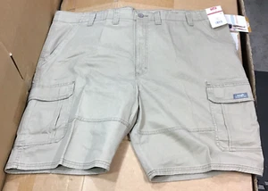 Wrangler Relaxed Fit Mens Khaki Cargo Shorts 10 Inch Inseam 112314921 F22 - Picture 1 of 8