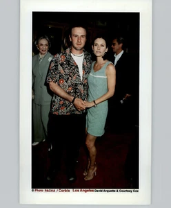 Foto de prensa de David Arquette y Courtney Cox Truman Show Premiere 1998 LA Corbis - Imagen 1 de 2