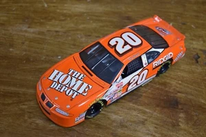 Tony Stewart #20 Home Depot NASCAR 1:24 Die-Cast Revell 2000 Car Bank - Picture 1 of 4