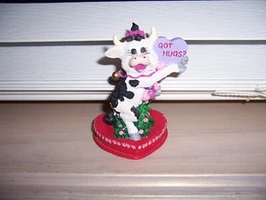 Ostern Unlimited Artikel #6319 Kuh Figur Got Hugs - Bild 1 von 7
