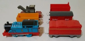 2009 Mattel Thomas & Friends Trackmaster Motorized Train TESTED WORKS + 5 Cars - Picture 1 of 8