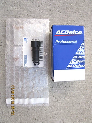 GM GMC AMBIENT OUTSIDE AIR CHARGE TEMPERATURE CONTROL INTAKE MANIFOLD SENSOR - Image 1 of 4