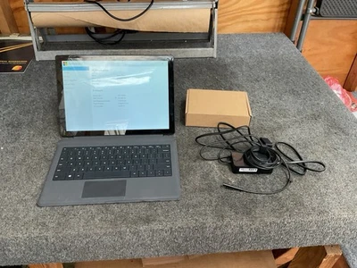 Microsoft Surface Pro 6 12.3′′ Modelo 1796 256 GB SSD Intel Core i5 8ª Generación Foto 1 de 4