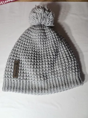 Gorro gris Reebok pom pom Foto 1 de 3