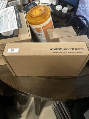 Vivint Smart Hub Control Panel VS-SH2000-C00 with Battery and Power Supply - Image 1 of 3