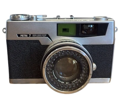 Cámara telémetro vintage Petri 7 35 mm - Green-O-Matic, con estuche de cuero Foto 1 de 4