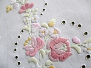 VINTAGE TABLE RUNNER - KALOCSA HAND EMBROIDERY 14" x 31"