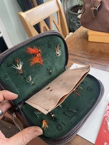 FA12 - FLY FISHING FLIES & LEADER IN SMALL LEATHERETTE CASE JW DAY 110 - Picture 1 of 8