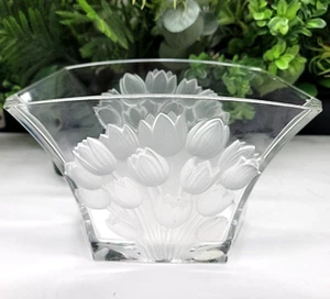 Vintage Bohemian Crystal Vase – 24% Lead Crystal with Frosted Tulip Design - Picture 1 of 8