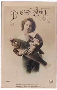 *** Fantaisie _ Poisson d'Avril : Petit garçon portant des poissons *** CPA 1911 - Picture 1 of 2
