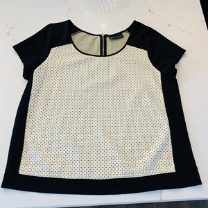 Short Sleeve Black And Cream Faux Leather Blouse Featuring Eyelet Cutout Size XL - Picture 1 of 9