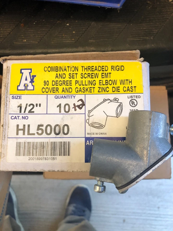 4 - Arlington HL5000, 1/2", fundido a presión, 90D, codo de tracción de conducto rígido/EMT Foto 1 de 1