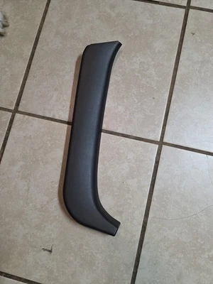 02-06 GMC Envoy XL задняя правая дверь внутренний молдинг отделка окна 15199261 - Изображение 1 из 2