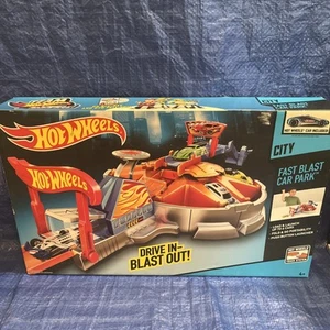 Hot Wheels CITY Fast Blast Car Park 2014 Play Set *NEW Sealed - Picture 1 of 2