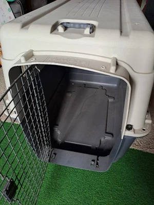 AniOne Hundebox L Kunststoff mit Tür Grau und Beige Top Zustand - Bild 1 von 4