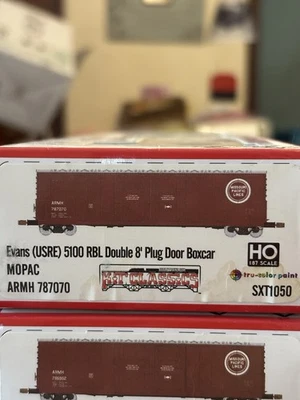 Evan’s (USRE) 5100 RBL Double 8’ Plug Door Box Car MOPAC - Image 1 of 3