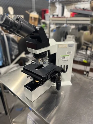 Microscopio binocular Olympus BX40 con 5*objetivos 5x-60x escenario iluminado Foto 1 de 4
