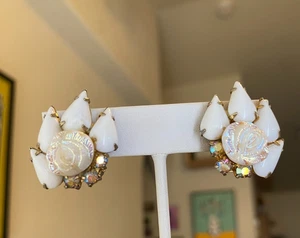 Vintage Juliana For Weiss Milk Glass Clip-On Earrings Iridescent Roses AS IS - Picture 1 of 9