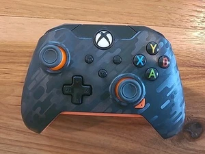 PDP Neon Wired Controller for Xbox X|S & Xbox One - Black & Orange (049-012-1) - Picture 1 of 6