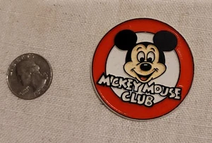 Spilla in plastica vintage Walt Disney Topolino Club iscrizione - Foto 1 di 7