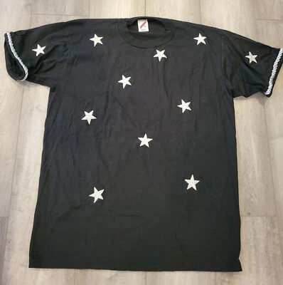 Camiseta Jerzees Negra Con Estrellas Plateadas Cosida Talla XL (46) Nueva sin Etiquetas Foto 1 de 4