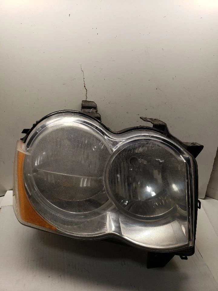 Faro derecho pasajero sin HID compatible con 08-10 GRAND CHEROKEE 1411691 Foto 1 de 4
