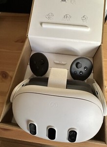 Meta Quest 3 128GB Virtual Reality VR Headset Working Good Condition hardly used