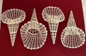 Set Of 4 Crocheted Ivory Bridal Bouquet Flowers Cone Holder Likenew TussieMussie - Picture 1 of 9