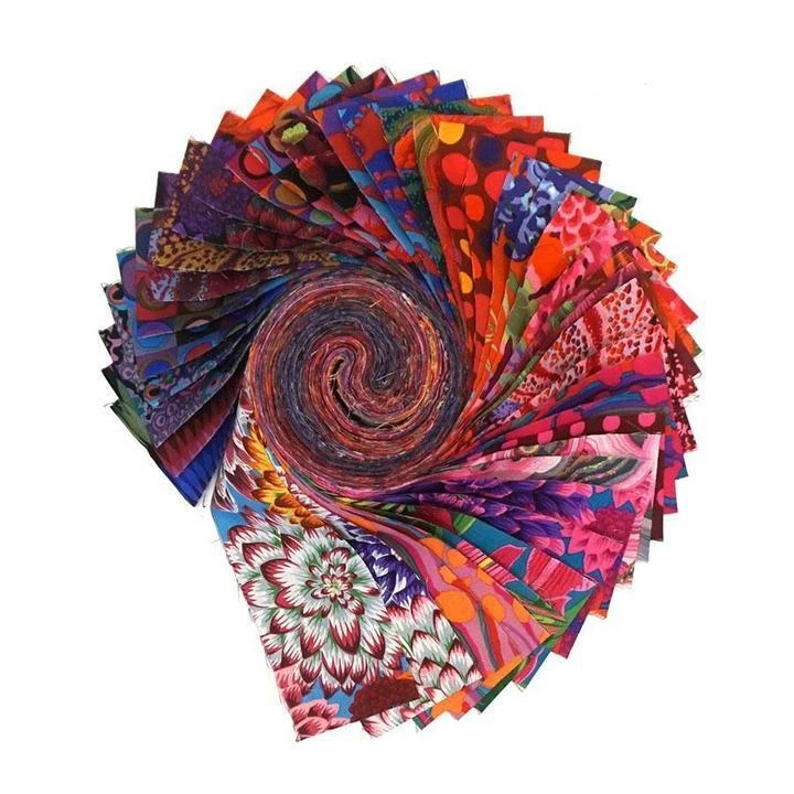 KAFFE FASSETT - AGOSTO 2020 - CALIENTE - DIJES DE 10", DIJES DE 5", CUARTO DE GRASA O ROLLO DE GELATINA Foto 1 de 1